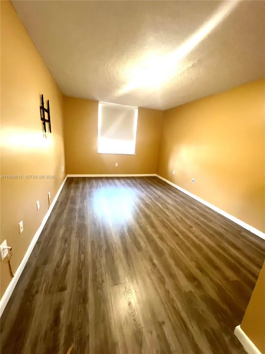 For Sale: $335,777 (2 beds, 2 baths, 1000 Square Feet)