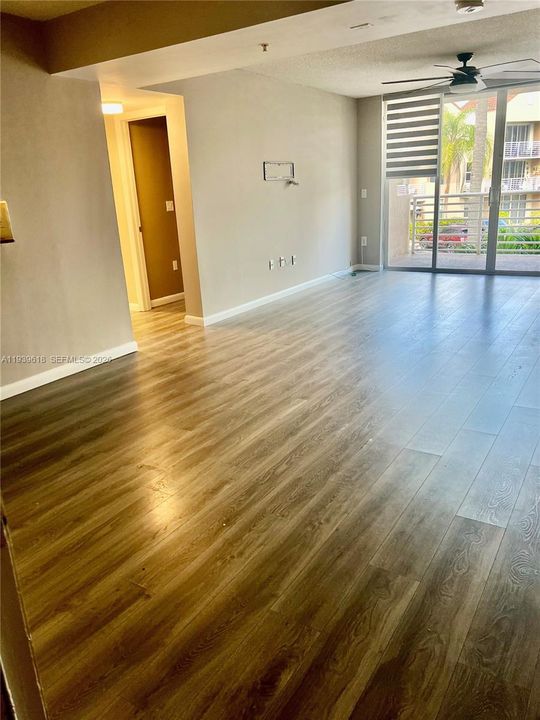 For Sale: $335,777 (2 beds, 2 baths, 1000 Square Feet)