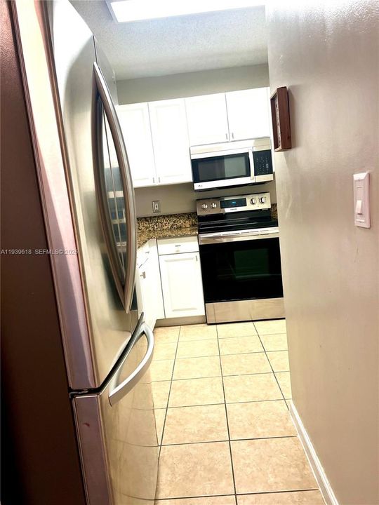 For Sale: $335,777 (2 beds, 2 baths, 1000 Square Feet)