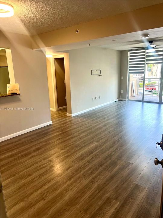 For Sale: $335,777 (2 beds, 2 baths, 1000 Square Feet)