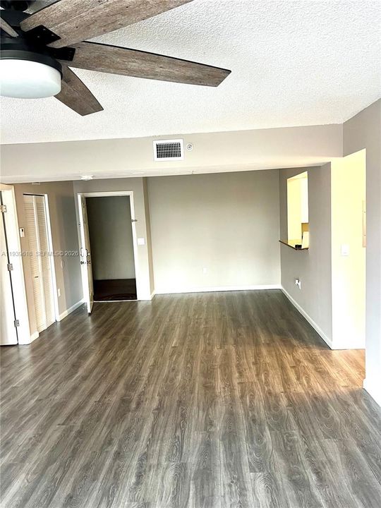 For Sale: $335,777 (2 beds, 2 baths, 1000 Square Feet)