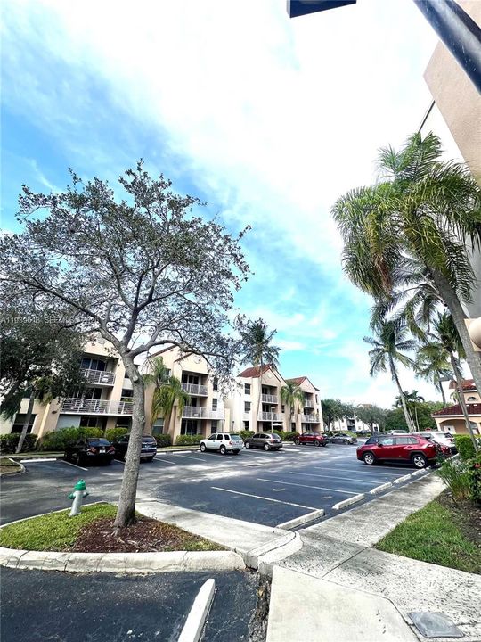 For Sale: $335,777 (2 beds, 2 baths, 1000 Square Feet)