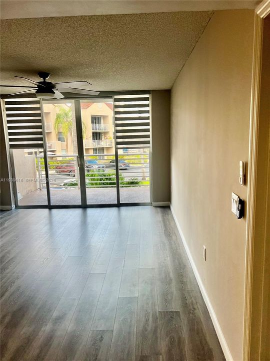 For Sale: $335,777 (2 beds, 2 baths, 1000 Square Feet)