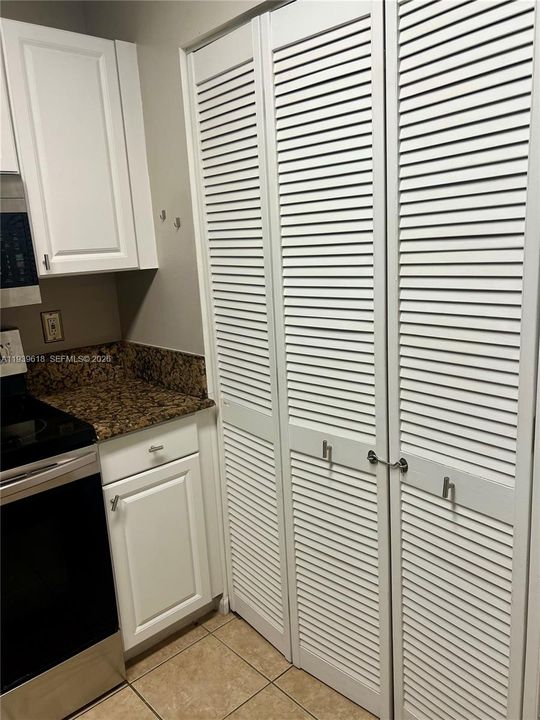 For Sale: $335,777 (2 beds, 2 baths, 1000 Square Feet)