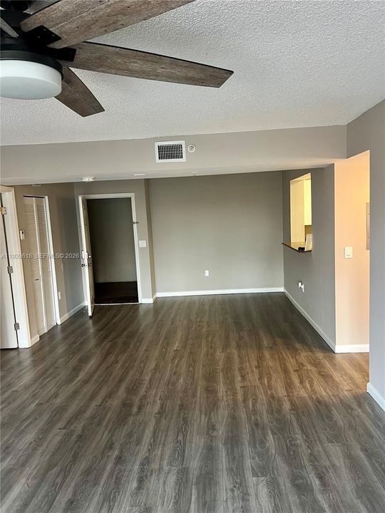 For Sale: $335,777 (2 beds, 2 baths, 1000 Square Feet)