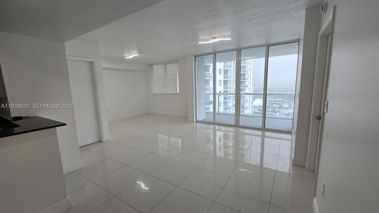 En Venta: $305,000 (1 camas, 2 baños, 804 Pies cuadrados)