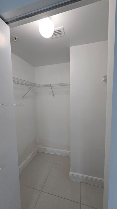 En Venta: $305,000 (1 camas, 2 baños, 804 Pies cuadrados)