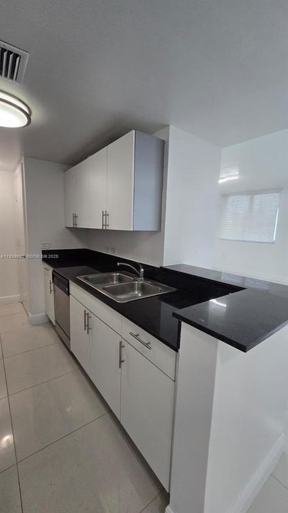 En Venta: $305,000 (1 camas, 2 baños, 804 Pies cuadrados)