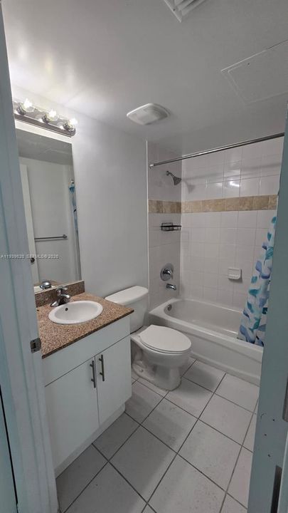 En Venta: $305,000 (1 camas, 2 baños, 804 Pies cuadrados)