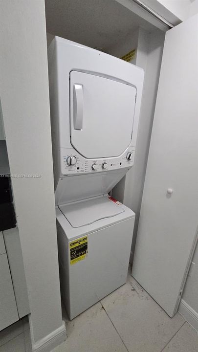 En Venta: $305,000 (1 camas, 2 baños, 804 Pies cuadrados)