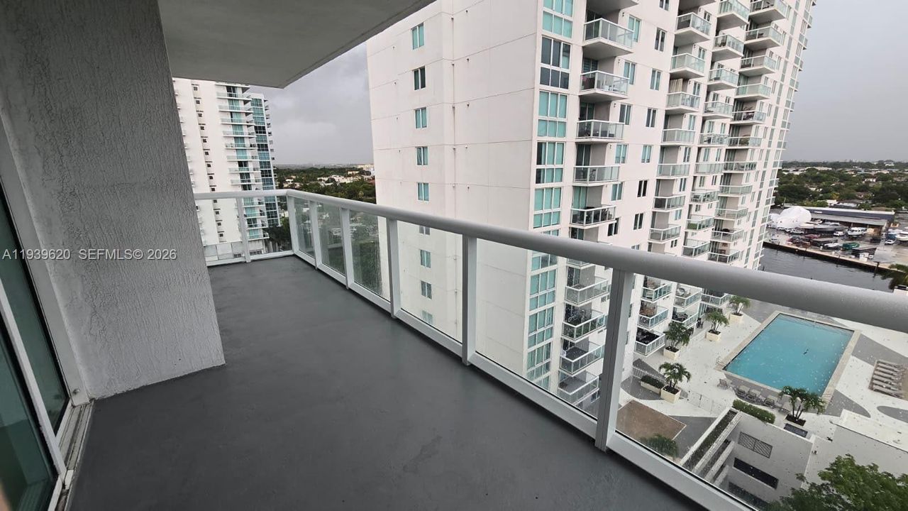 En Venta: $305,000 (1 camas, 2 baños, 804 Pies cuadrados)