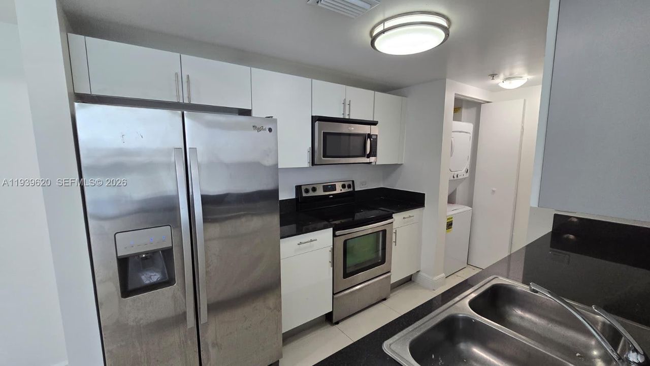 En Venta: $305,000 (1 camas, 2 baños, 804 Pies cuadrados)