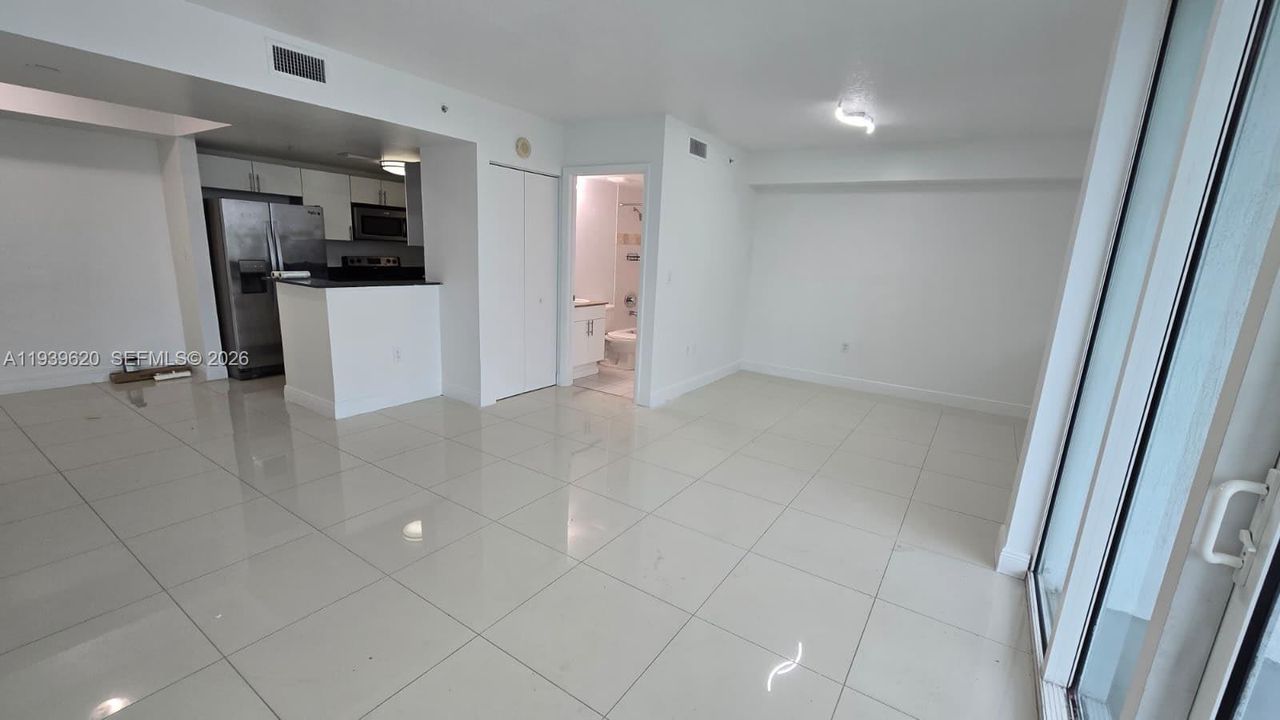 En Venta: $305,000 (1 camas, 2 baños, 804 Pies cuadrados)