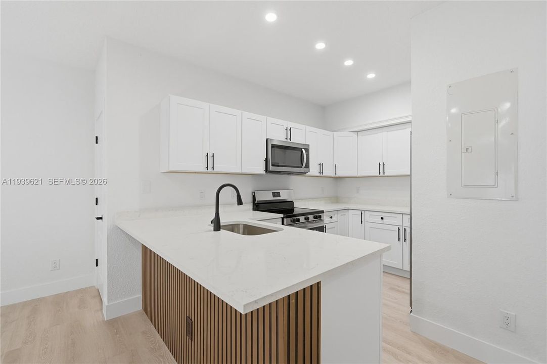 На продажу: $439,999 (3 спален, 2 ванн, 1524 Квадратных фут)