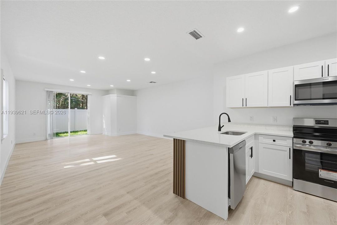 На продажу: $439,999 (3 спален, 2 ванн, 1524 Квадратных фут)