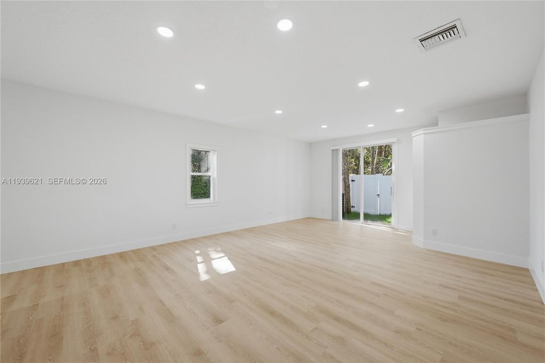 На продажу: $439,999 (3 спален, 2 ванн, 1524 Квадратных фут)