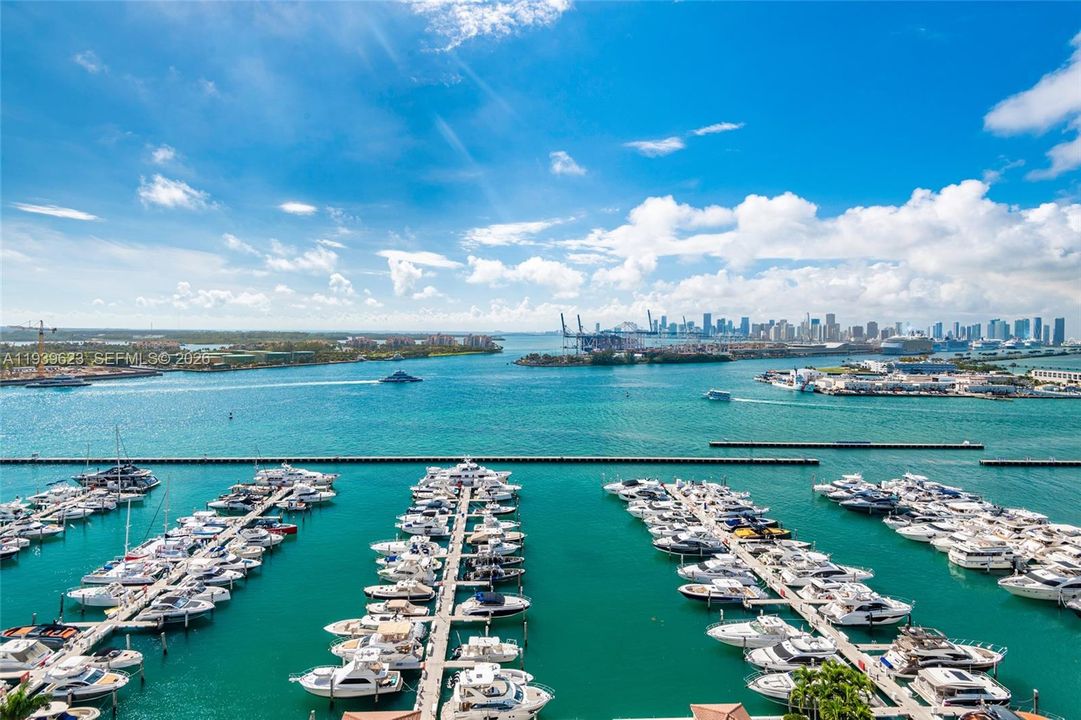 For Rent: $4,800 (1 beds, 1 baths, 780 Square Feet)