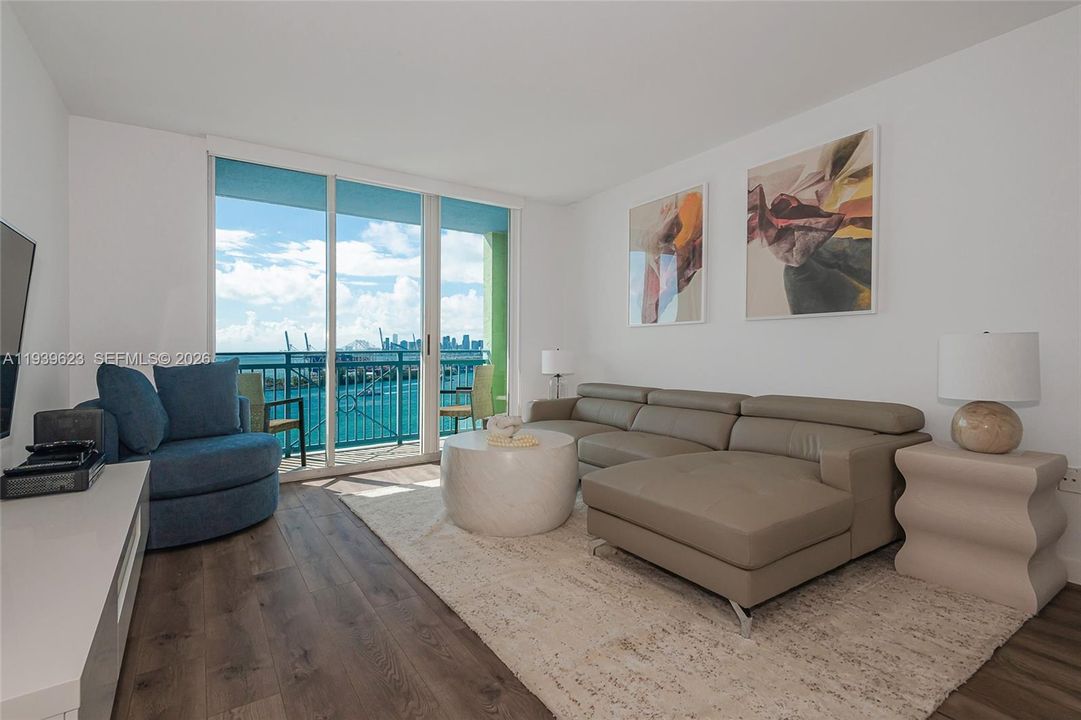 For Rent: $4,800 (1 beds, 1 baths, 780 Square Feet)