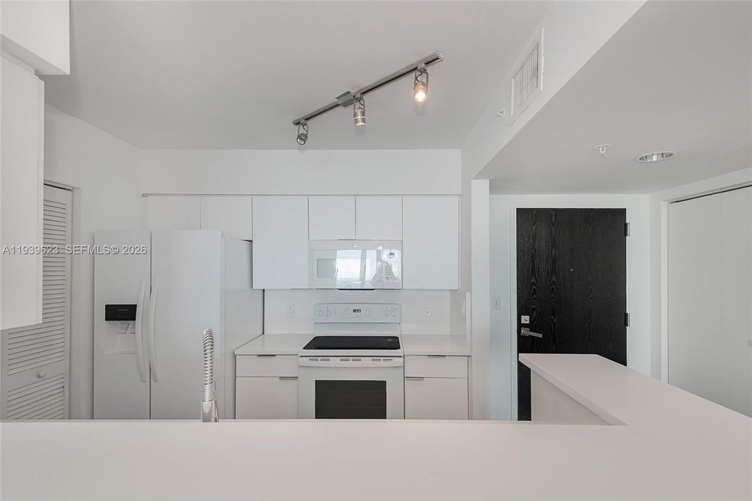 For Rent: $4,800 (1 beds, 1 baths, 780 Square Feet)