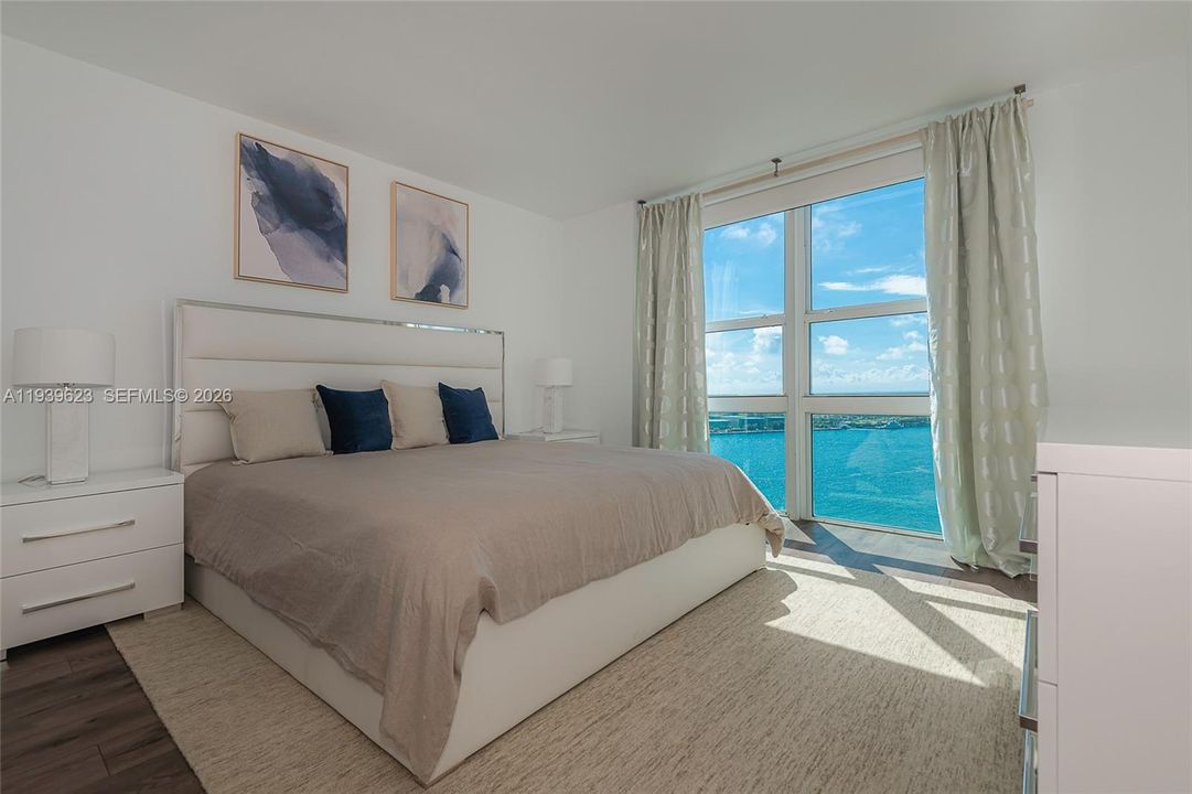 For Rent: $4,800 (1 beds, 1 baths, 780 Square Feet)