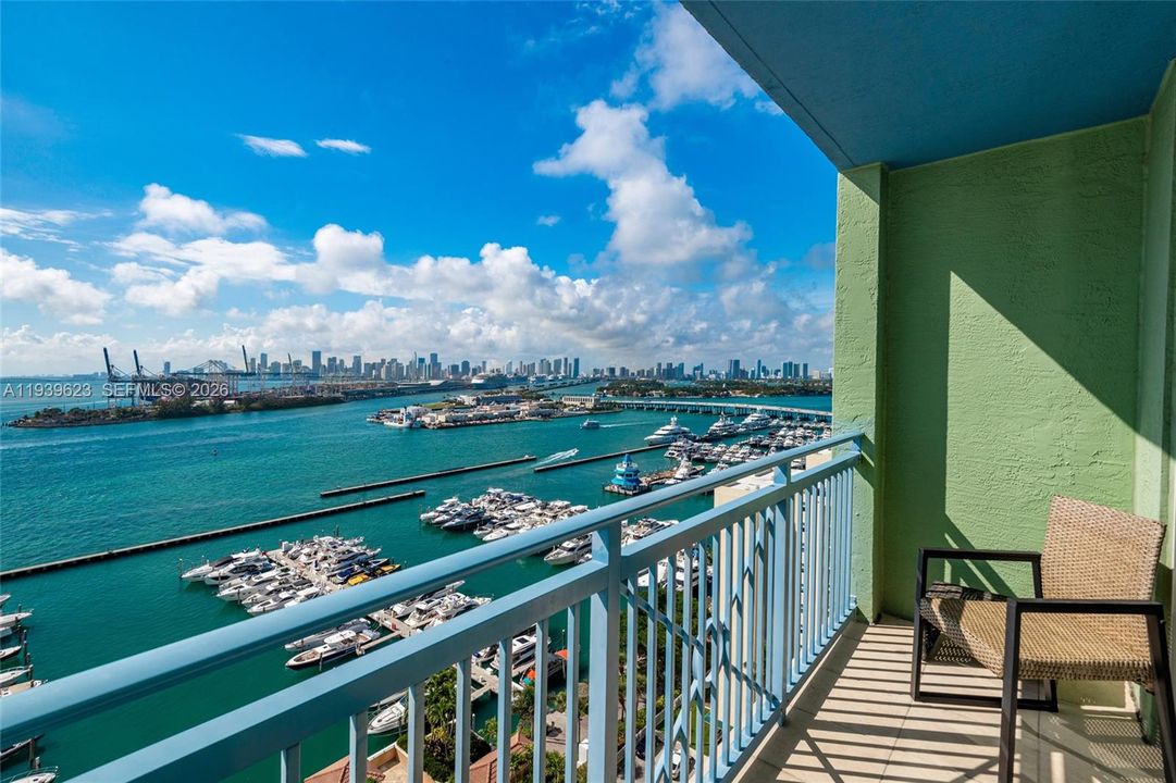 For Rent: $4,800 (1 beds, 1 baths, 780 Square Feet)