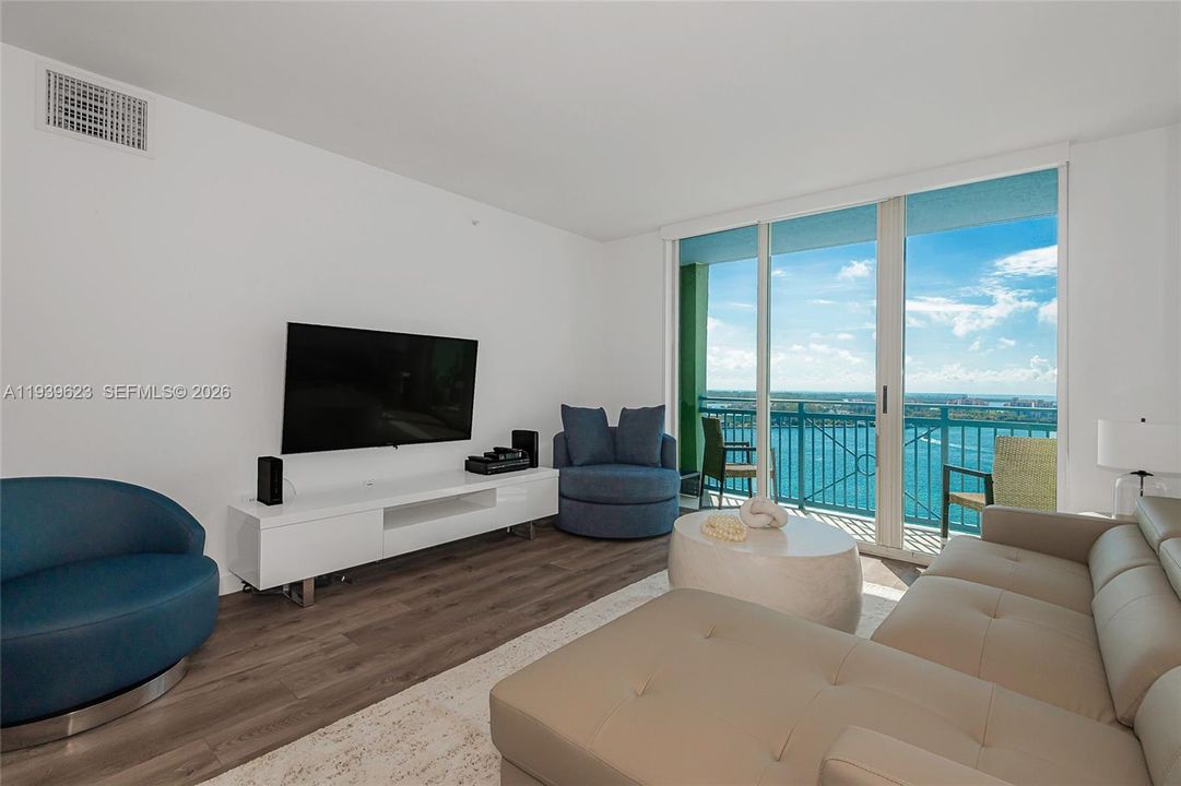 For Rent: $4,800 (1 beds, 1 baths, 780 Square Feet)