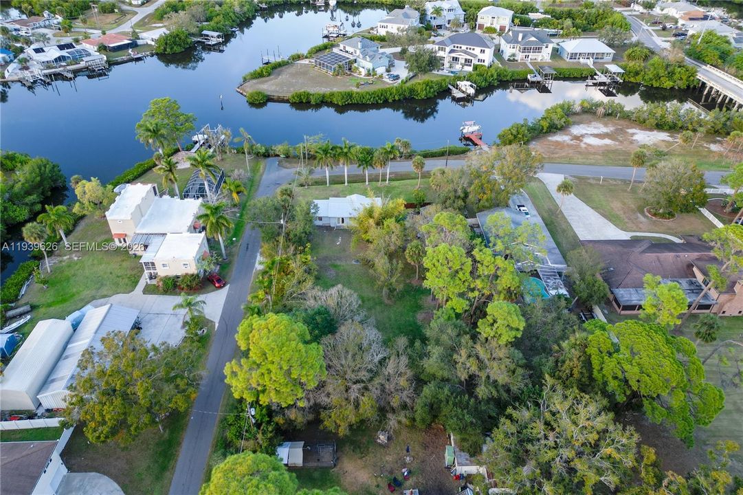 На продажу: $250,000 (0.60 acres)