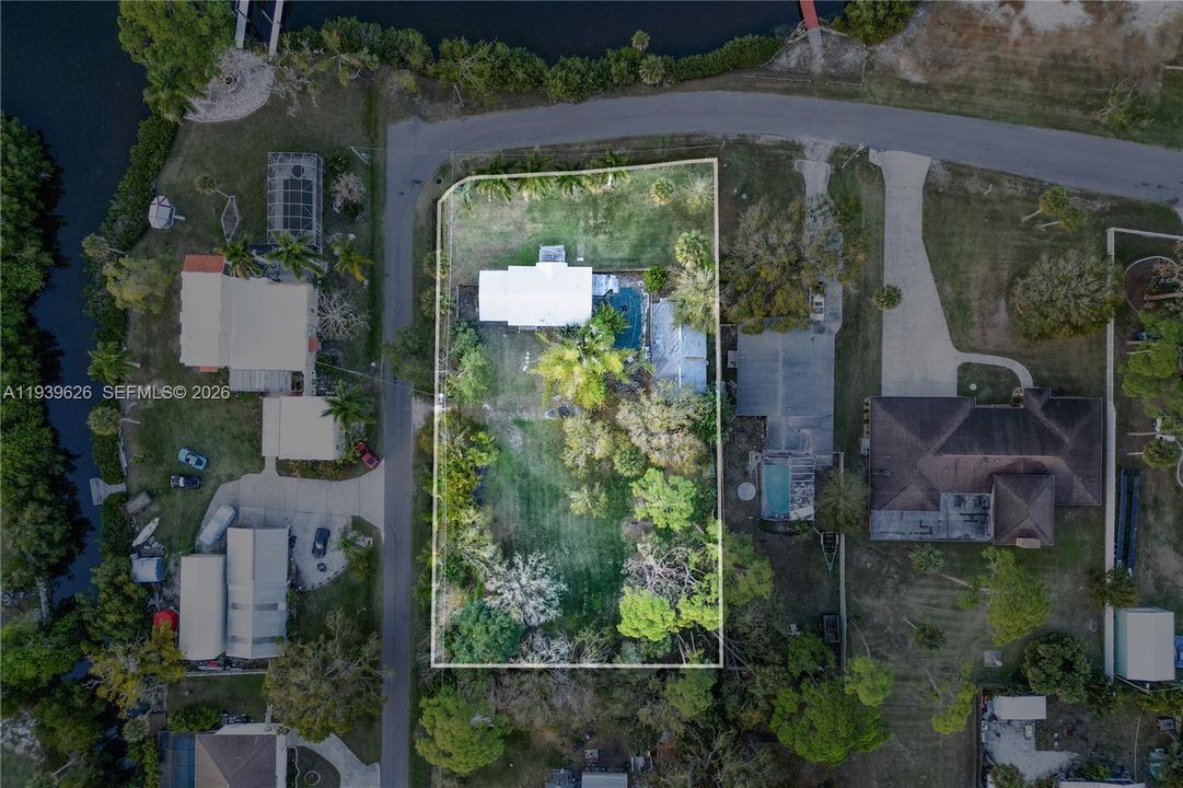 На продажу: $250,000 (0.60 acres)