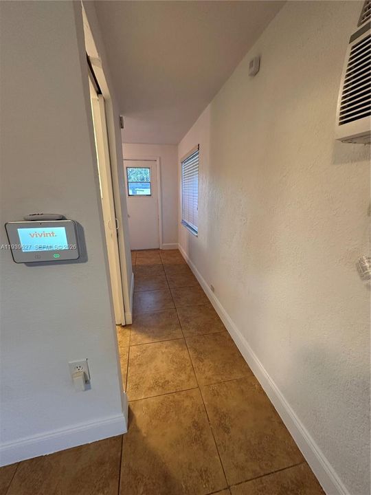 出租: $1,450 (0 贝兹, 1 浴室, 1084 平方英尺)