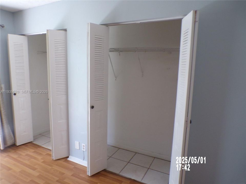 待售: $120,000 (1 贝兹, 1 浴室, 811 平方英尺)