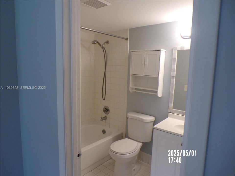 待售: $120,000 (1 贝兹, 1 浴室, 811 平方英尺)