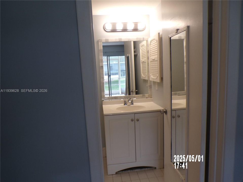 待售: $120,000 (1 贝兹, 1 浴室, 811 平方英尺)