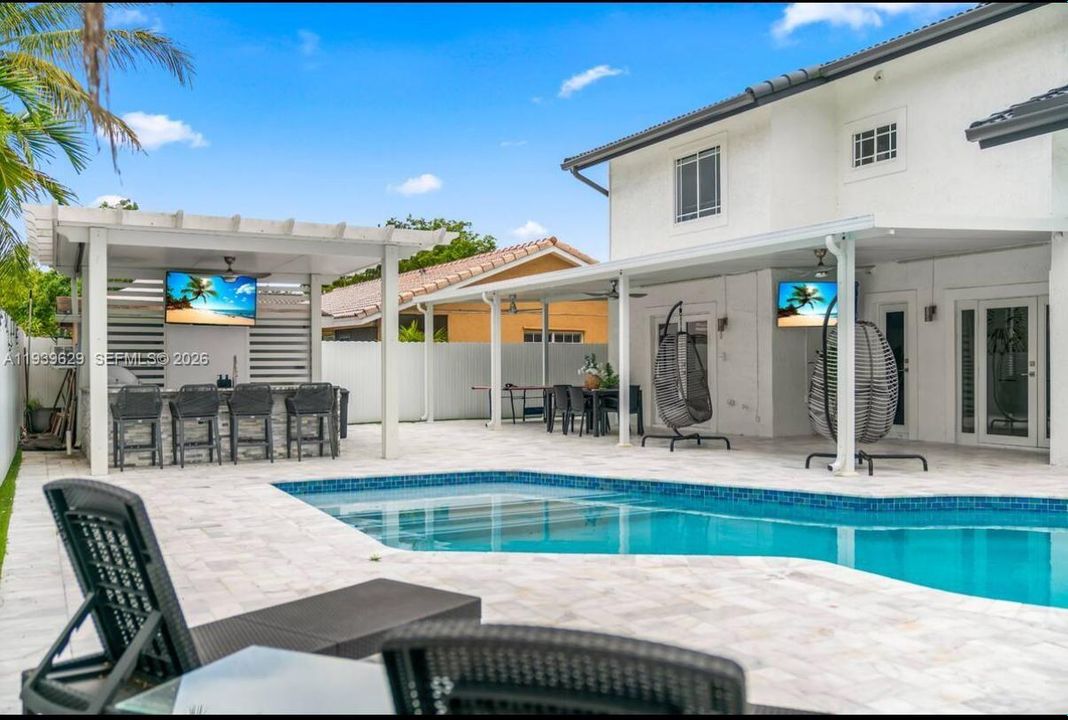 В аренду: $6,500 (4 спален, 2 ванн, 2270 Квадратных фут)