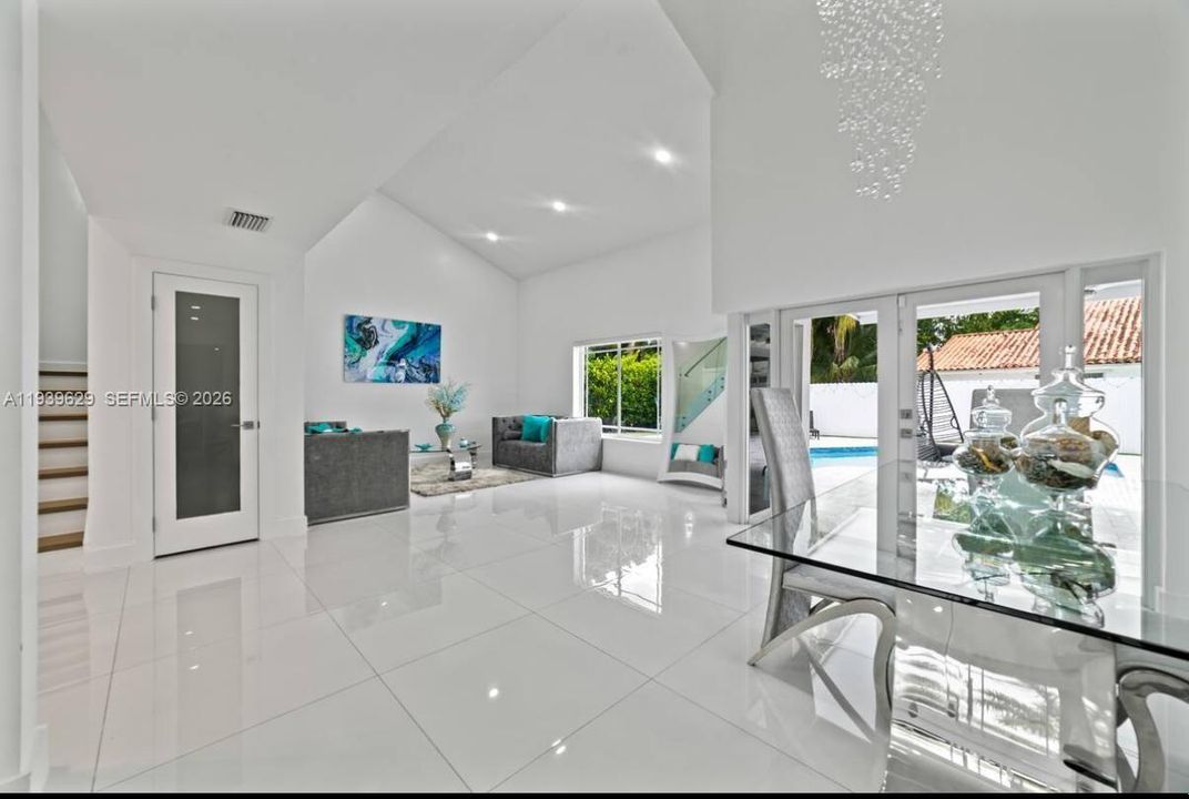 В аренду: $6,500 (4 спален, 2 ванн, 2270 Квадратных фут)