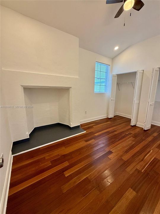 For Rent: $3,000 (2 beds, 1 baths, 800 Square Feet)