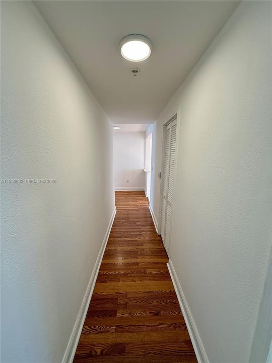 For Rent: $3,000 (2 beds, 1 baths, 800 Square Feet)