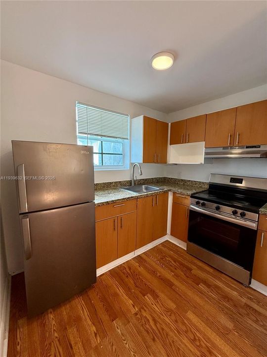For Rent: $3,000 (2 beds, 1 baths, 800 Square Feet)