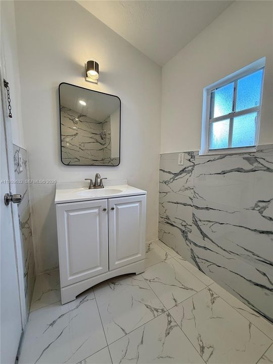 For Rent: $3,000 (2 beds, 1 baths, 800 Square Feet)