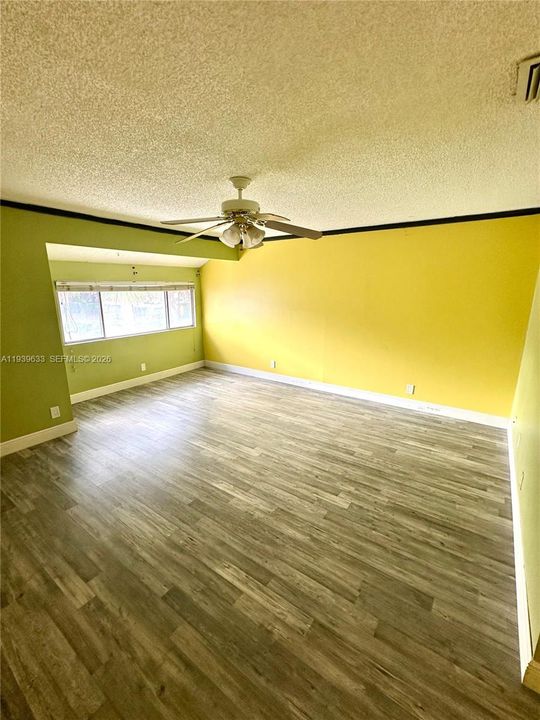 待售: $199,000 (4 贝兹, 2 浴室, 2020 平方英尺)