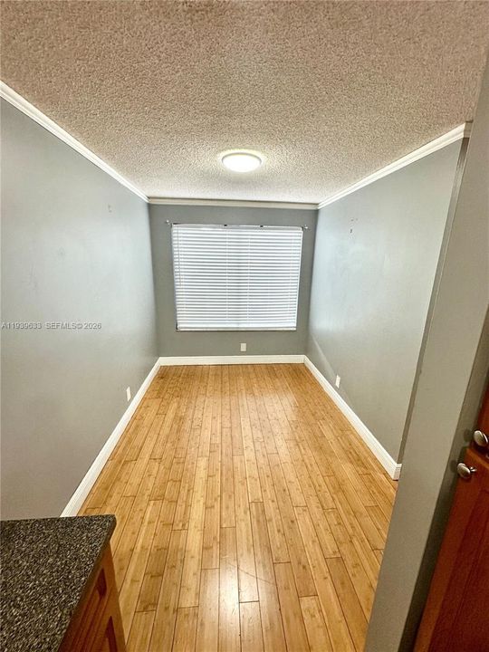 待售: $199,000 (4 贝兹, 2 浴室, 2020 平方英尺)