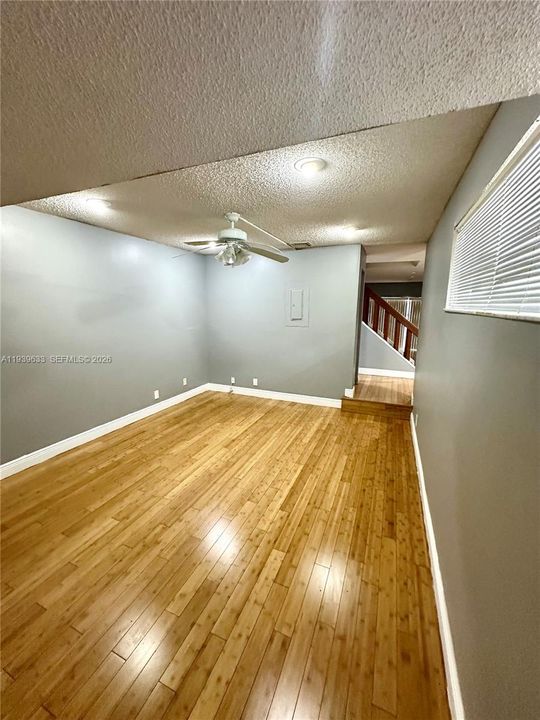 待售: $199,000 (4 贝兹, 2 浴室, 2020 平方英尺)