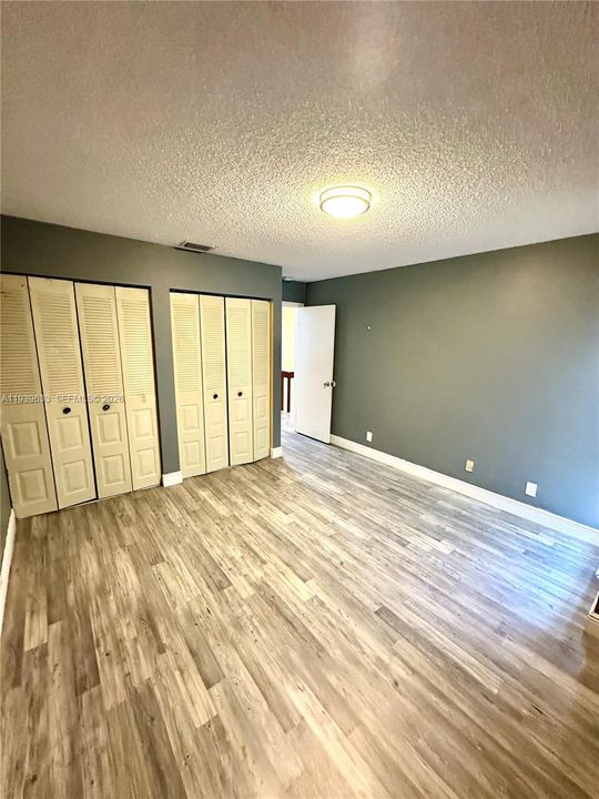 待售: $199,000 (4 贝兹, 2 浴室, 2020 平方英尺)