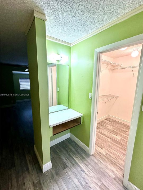 待售: $199,000 (4 贝兹, 2 浴室, 2020 平方英尺)