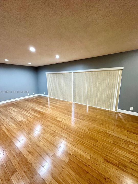 待售: $199,000 (4 贝兹, 2 浴室, 2020 平方英尺)