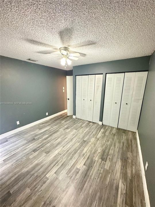 待售: $199,000 (4 贝兹, 2 浴室, 2020 平方英尺)