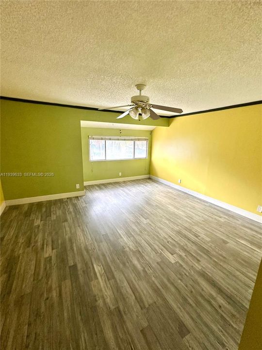 待售: $199,000 (4 贝兹, 2 浴室, 2020 平方英尺)