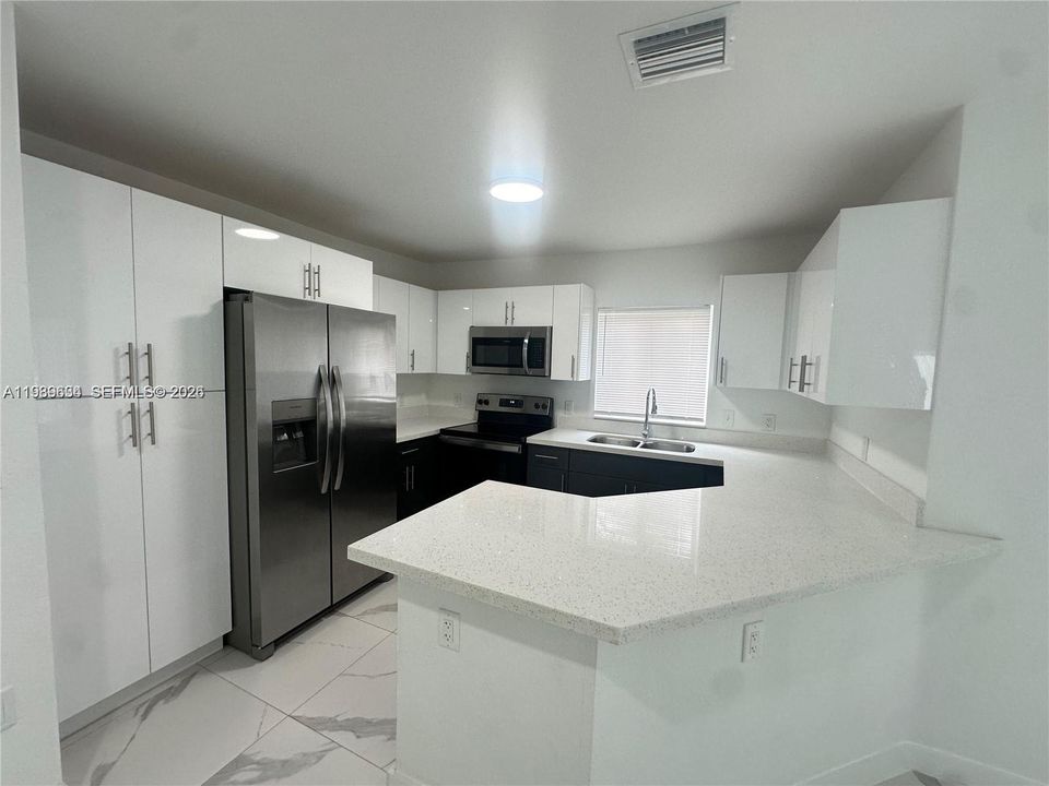 For Rent: $3,200 (3 beds, 1 baths, 1500 Square Feet)