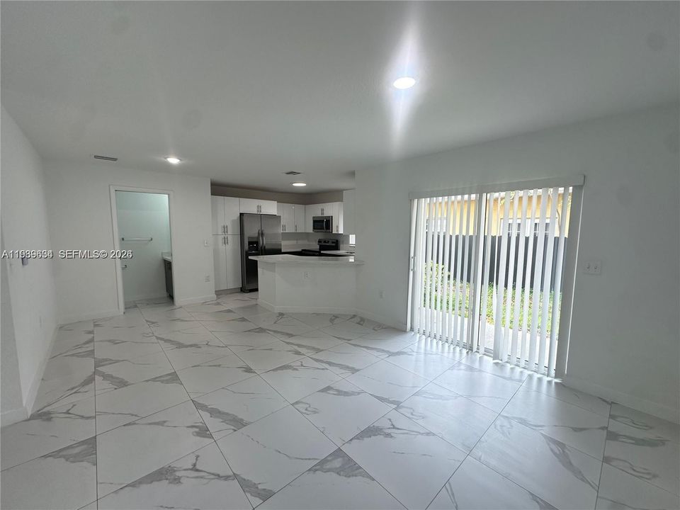 For Rent: $3,200 (3 beds, 1 baths, 1500 Square Feet)