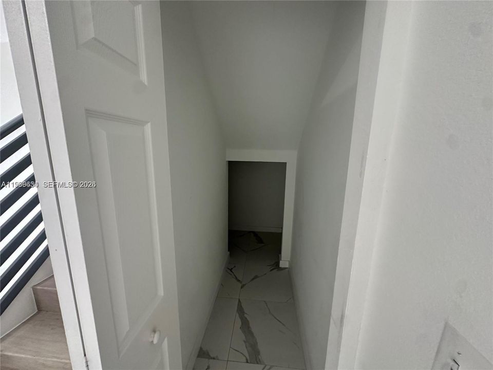 For Rent: $3,200 (3 beds, 1 baths, 1500 Square Feet)