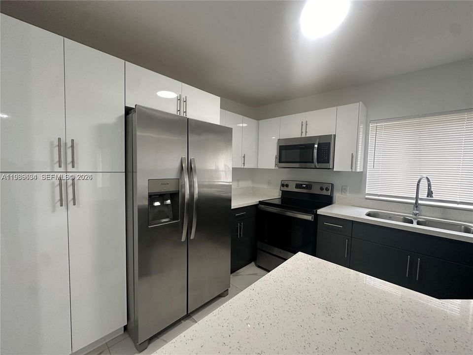 For Rent: $3,200 (3 beds, 1 baths, 1500 Square Feet)